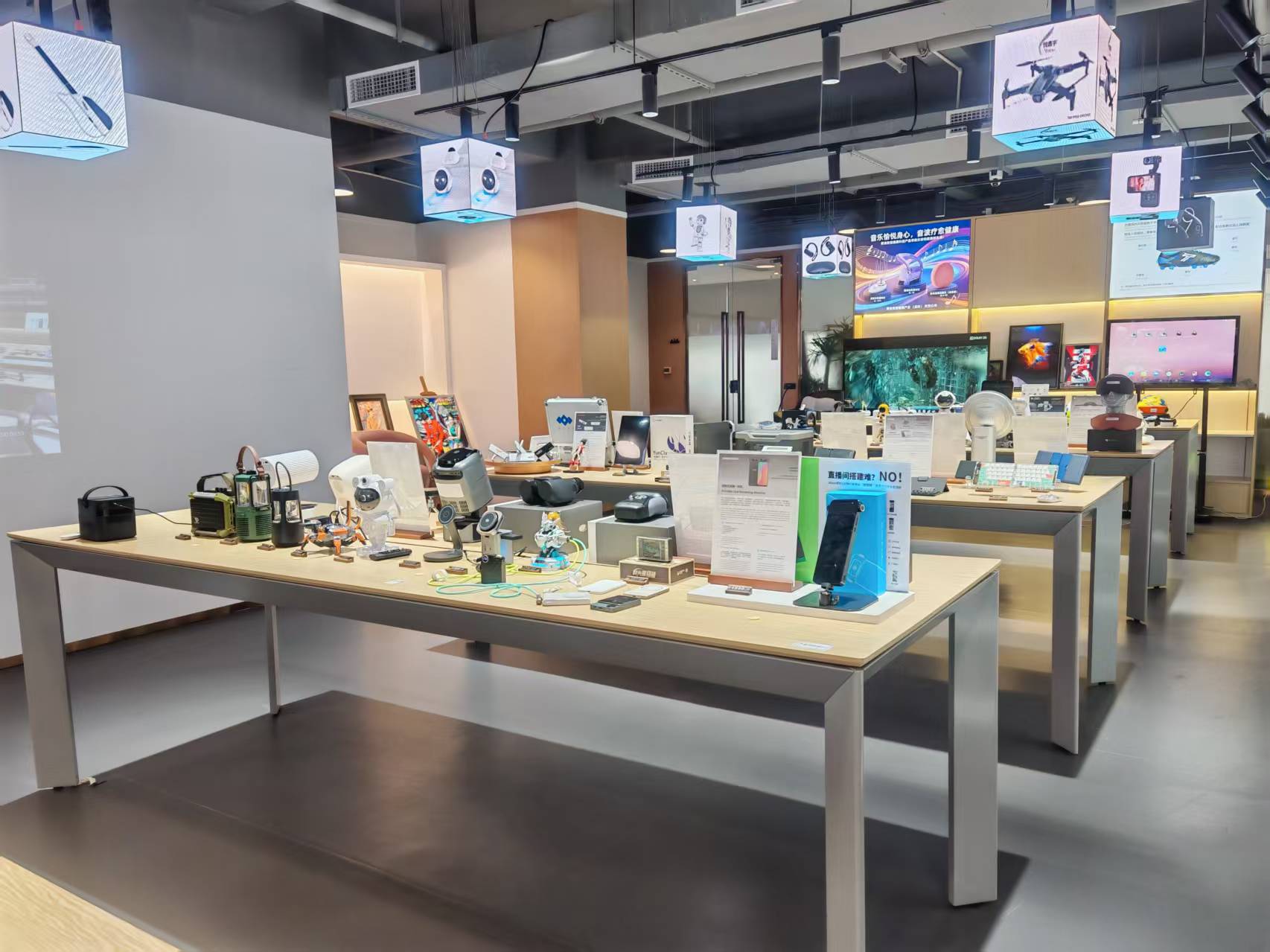 Rows of product demonstration tables inside the Huaqiangbei showroom